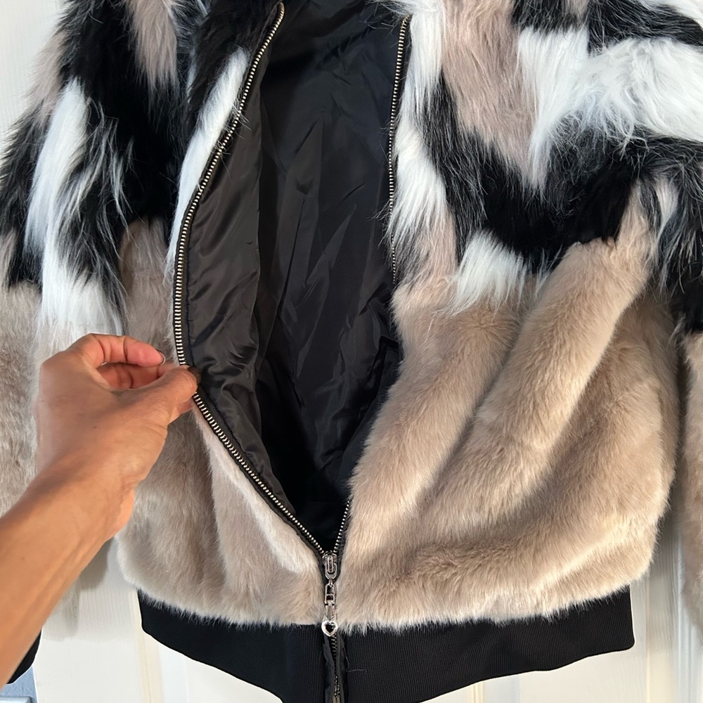 Women's Faux Fur Jacket - Black, White, Tan‎ - Picture 2 of 3